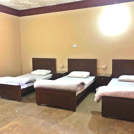 Hotel Babar House à Faisalabad Extérieur photo
