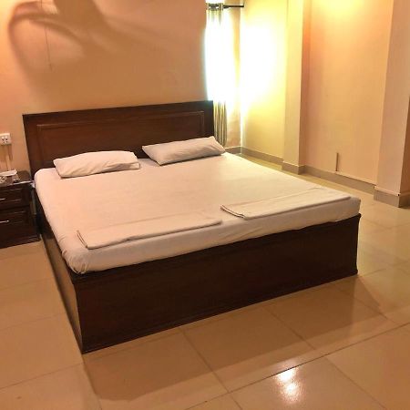 Hotel Babar House à Faisalabad Extérieur photo