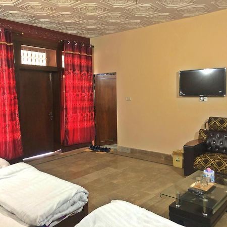 Hotel Babar House à Faisalabad Extérieur photo