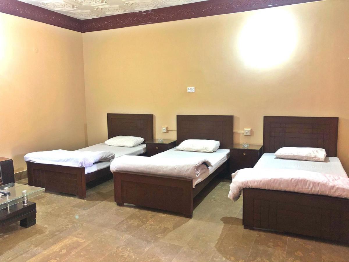 Hotel Babar House à Faisalabad Extérieur photo