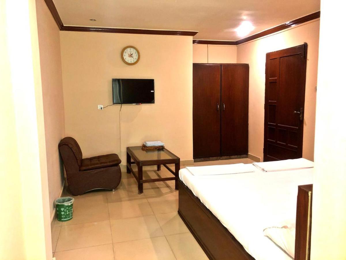 Hotel Babar House à Faisalabad Extérieur photo