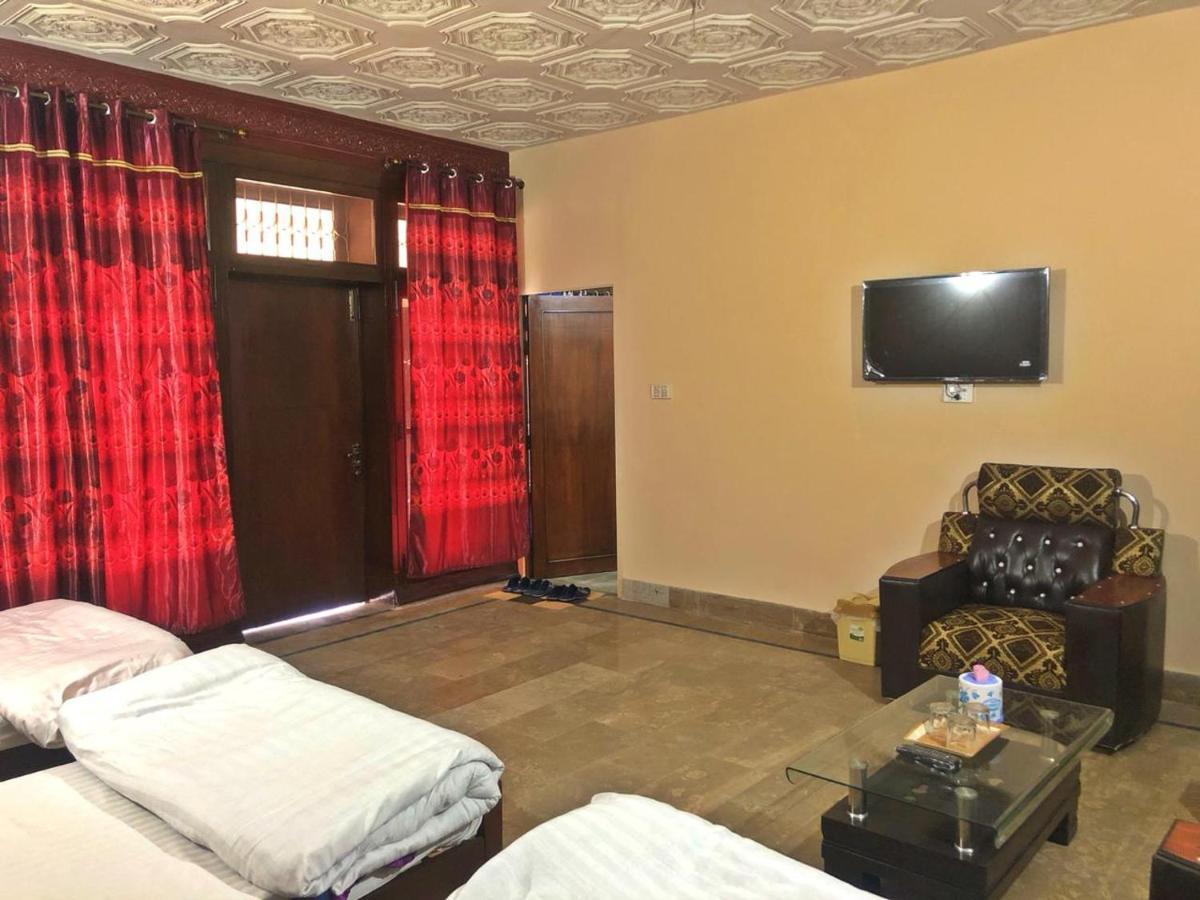 Hotel Babar House à Faisalabad Extérieur photo