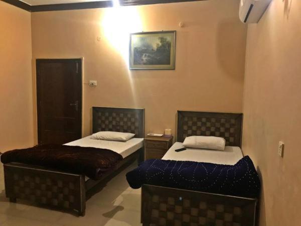 Hotel Babar House à Faisalabad Extérieur photo