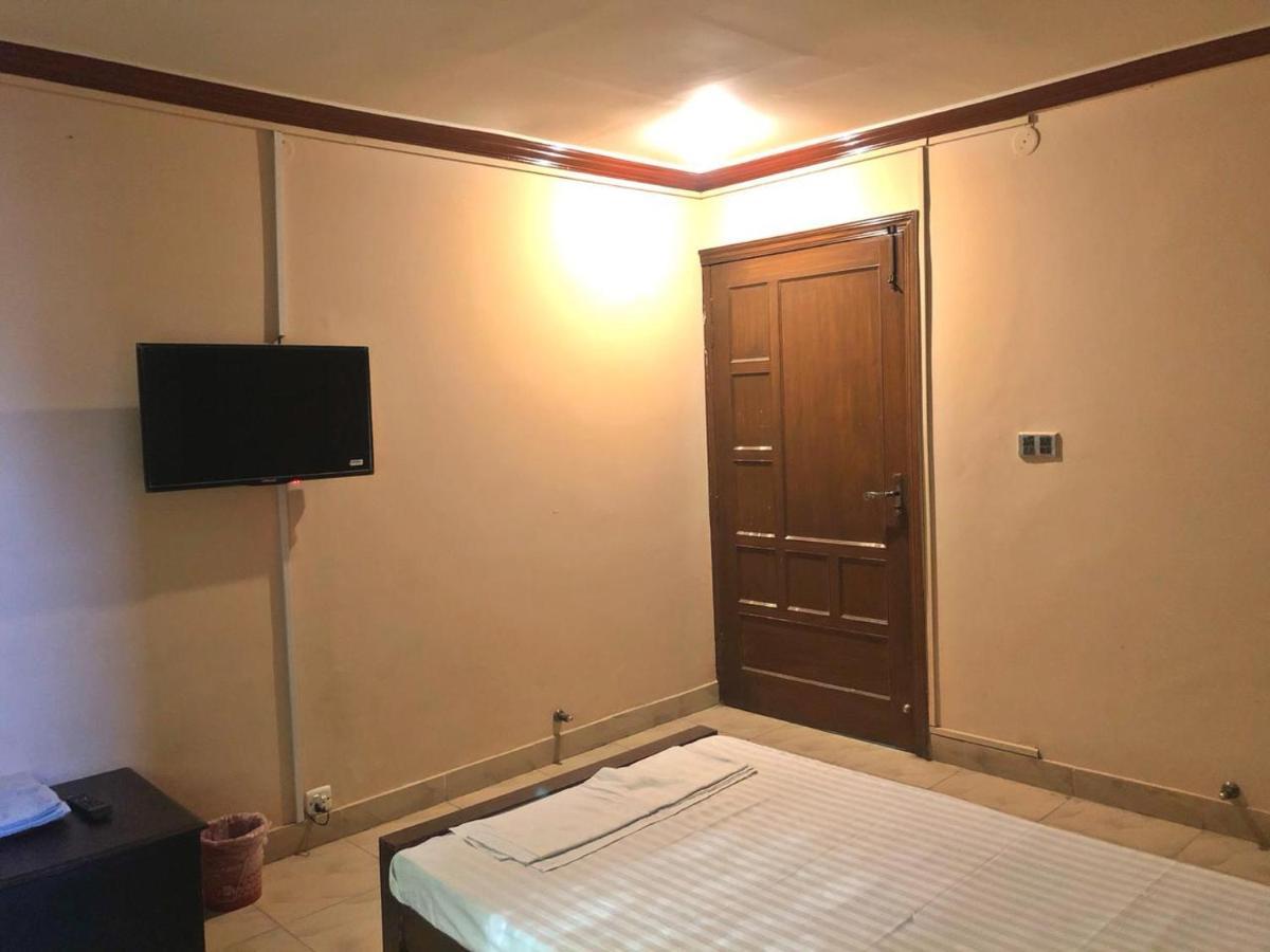 Hotel Babar House à Faisalabad Extérieur photo