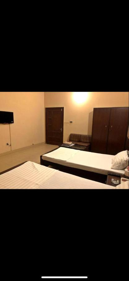 Hotel Babar House à Faisalabad Extérieur photo